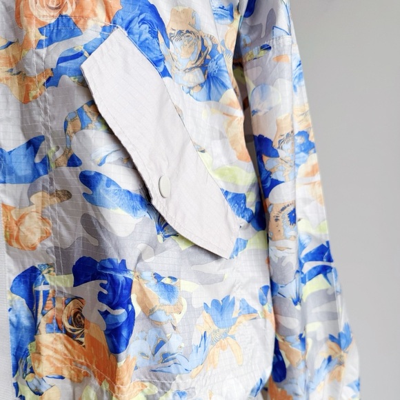 NIKE Women's Floral Cropped Windbreaker Jacket Medium - Picture 2 of 7